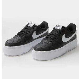 Nike Black and White Women's Sneakers